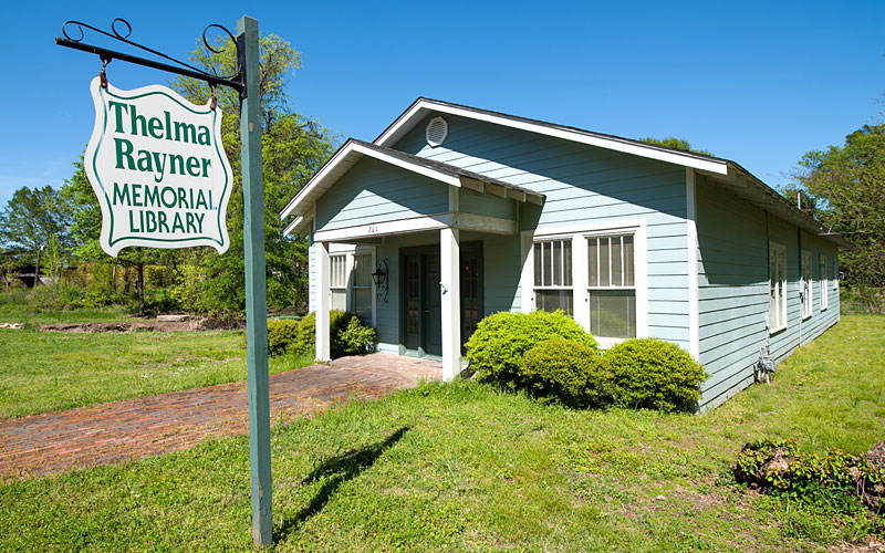 Thelma Rayner Memorial Library signage exterior